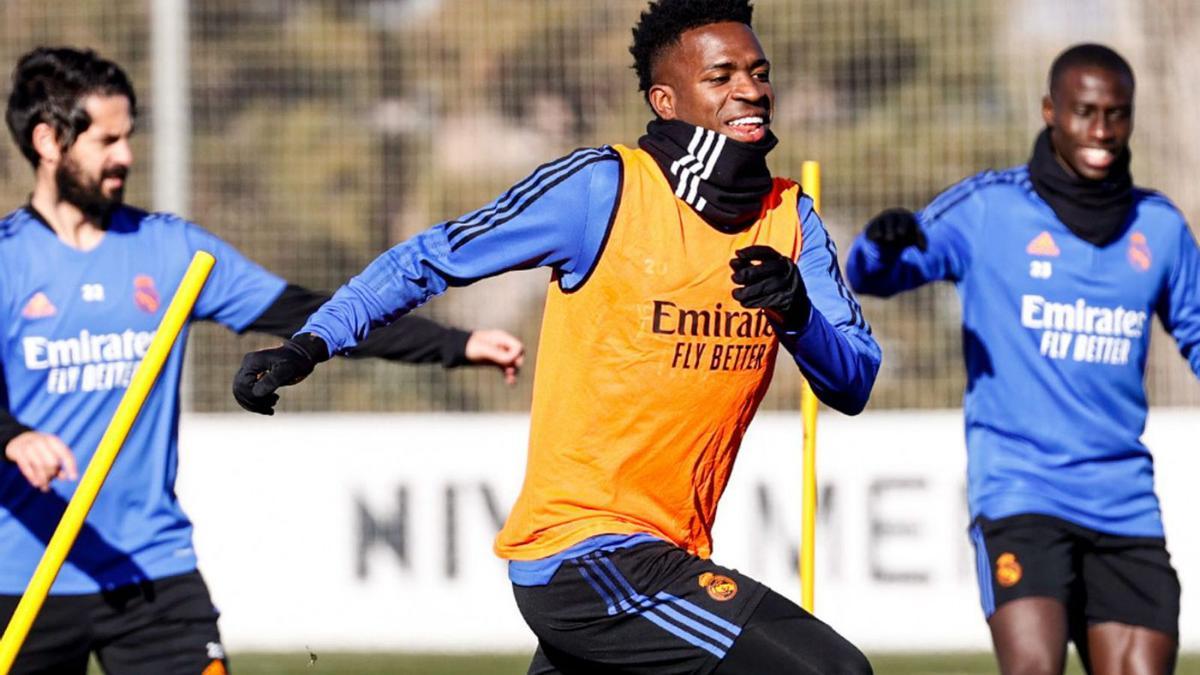 Vinicius, durante la sesión preparatoria de ayer del Real Madrid en Valdebebas. | RMCF