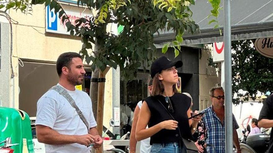 Miguel Ángel Silvestre y Rebeca Toribio, dos guapos en el centro de Ibiza