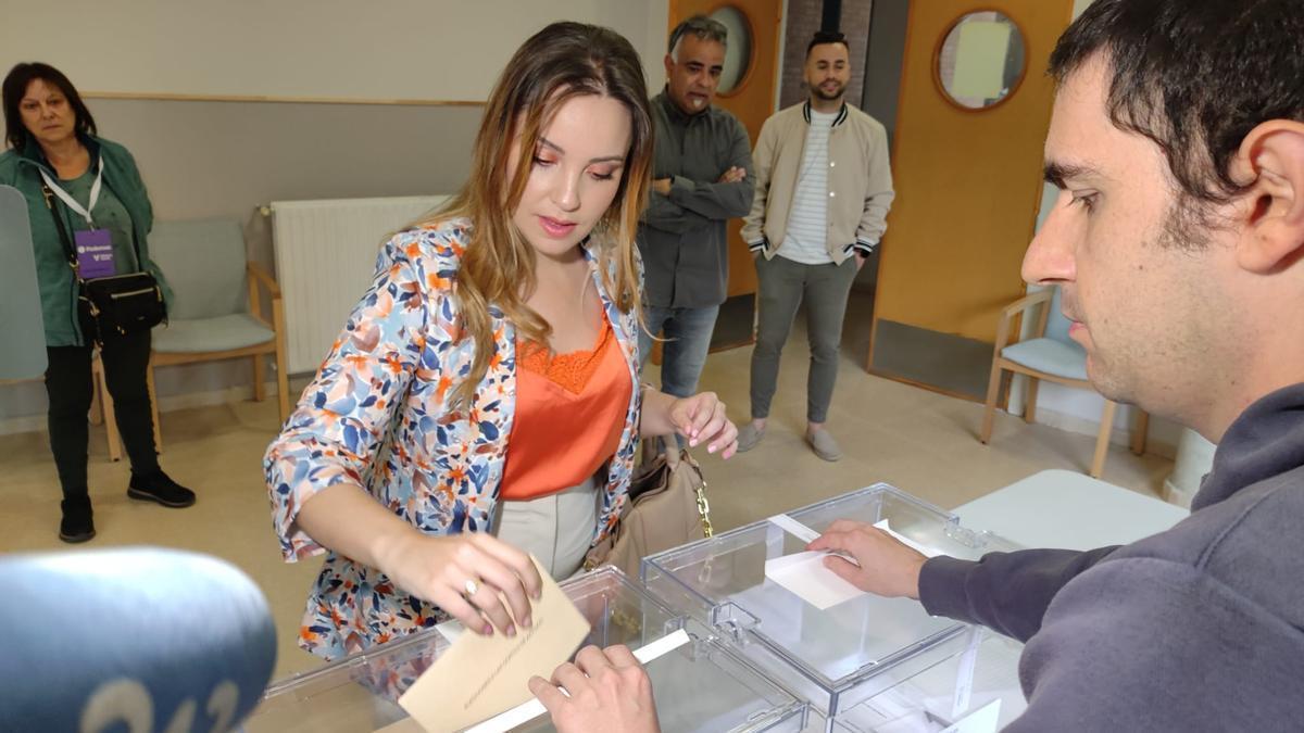 La candidata de Podemos-Alianza Verde, Maru Díaz, ha votado este 28M en Tarazona.