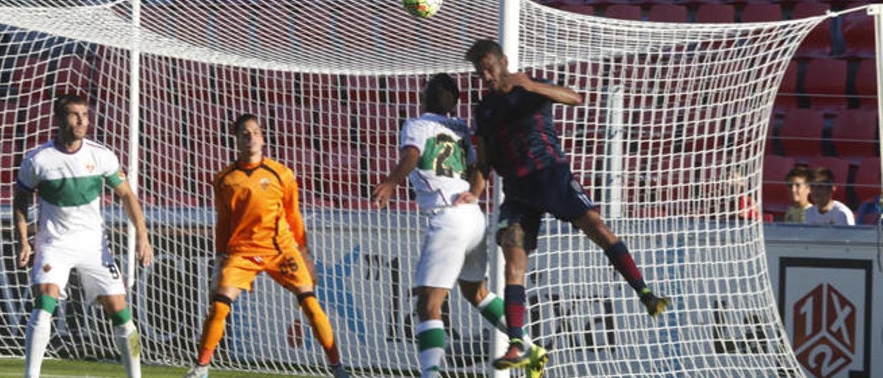 Tyronne, en el momento del gol que le marcó al Elche.