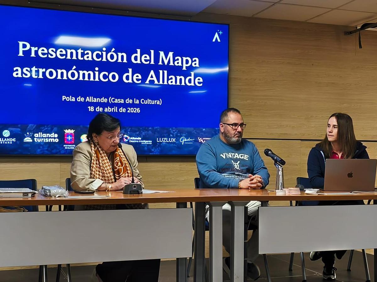 A la izquierda, un momento de la intervención de Mariví López.
