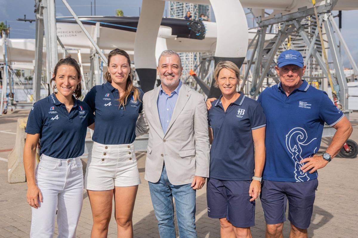 Jaume Collboni visita los equipos Youth y femenino de la Copa América