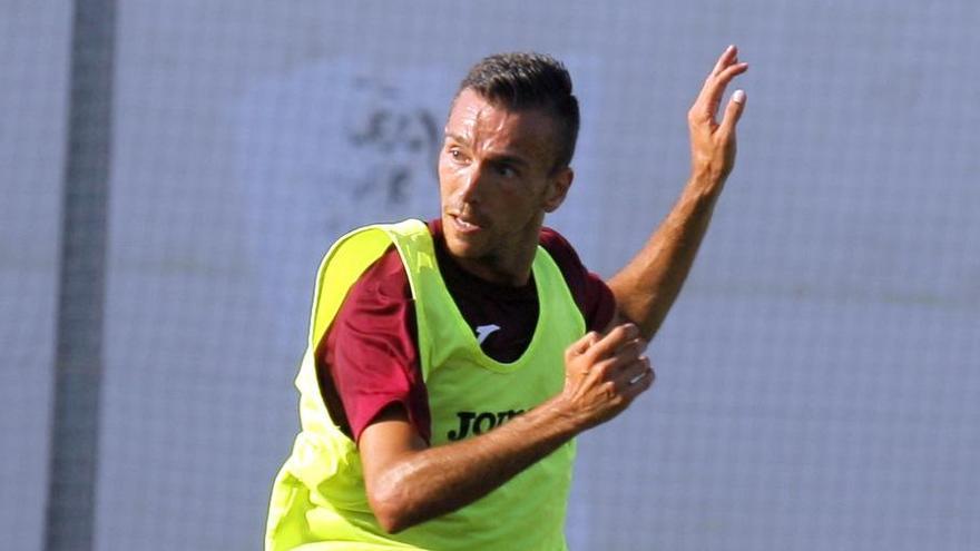 Txiki, en un entrenamiento con el Cartagena.