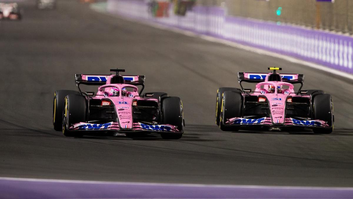 Fernando Alonso y Esteban Ocon protagonizaron una lucha sin ningún sentido en Yeda.