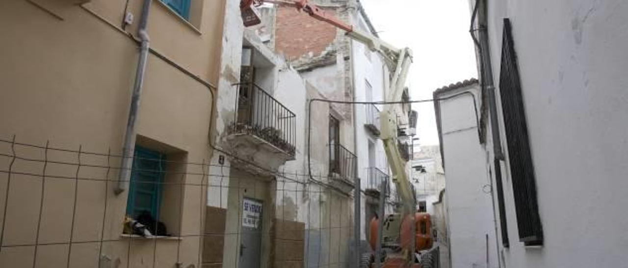 Obras de derribo ejecutadas subsidiariamente por el consistorio en un inmueble de Poble Nou.