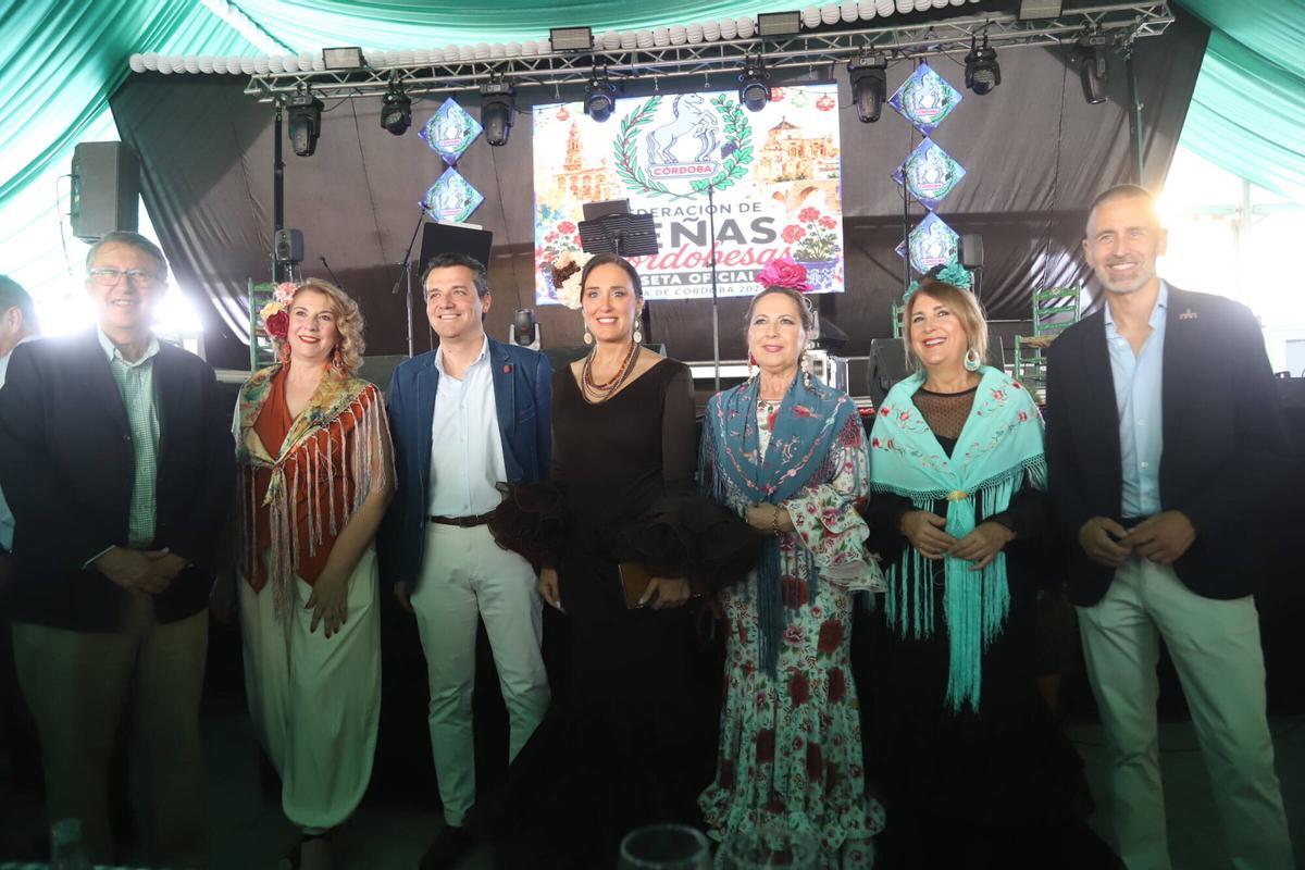 Numerosos peñistas comparten su día de convivencia en El Arenal