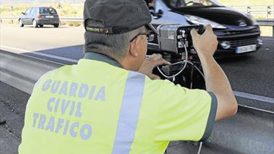 Controlan 8.000 coches en 7 días y ponen 300 multas por velocidad