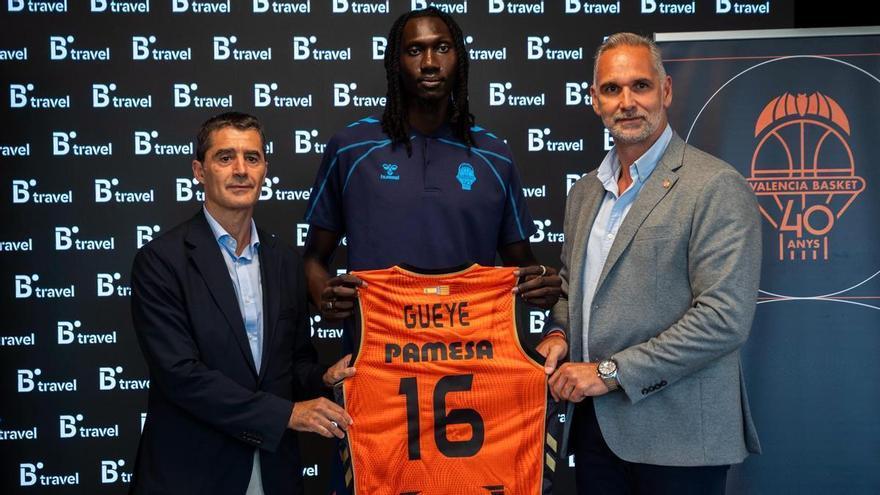 Mo Gueye se presenta: "Quiero ser capaz de hacer de todo en la pista"