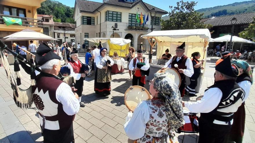Vídeo: Así es el encuentro de las Polas de Asturias y León, que hoy se celebra en Sobrescobio (La Polina)