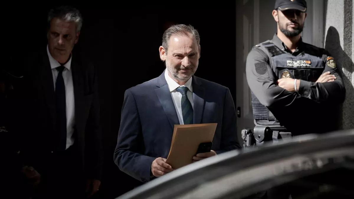 Unas 100 horas (impagadas) para armar la defensa de Ábalos, que busca quien le represente ahora ante el Supremo