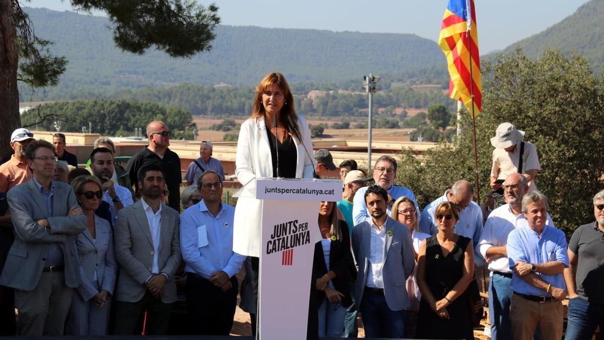 Laura Borràs, en un acto de JxCat frente a Lledoners, este domingo.