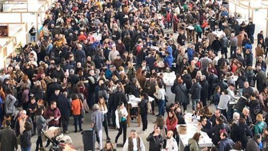 Requena reúne  a miles de personas en su tradicional Feria del Embutido