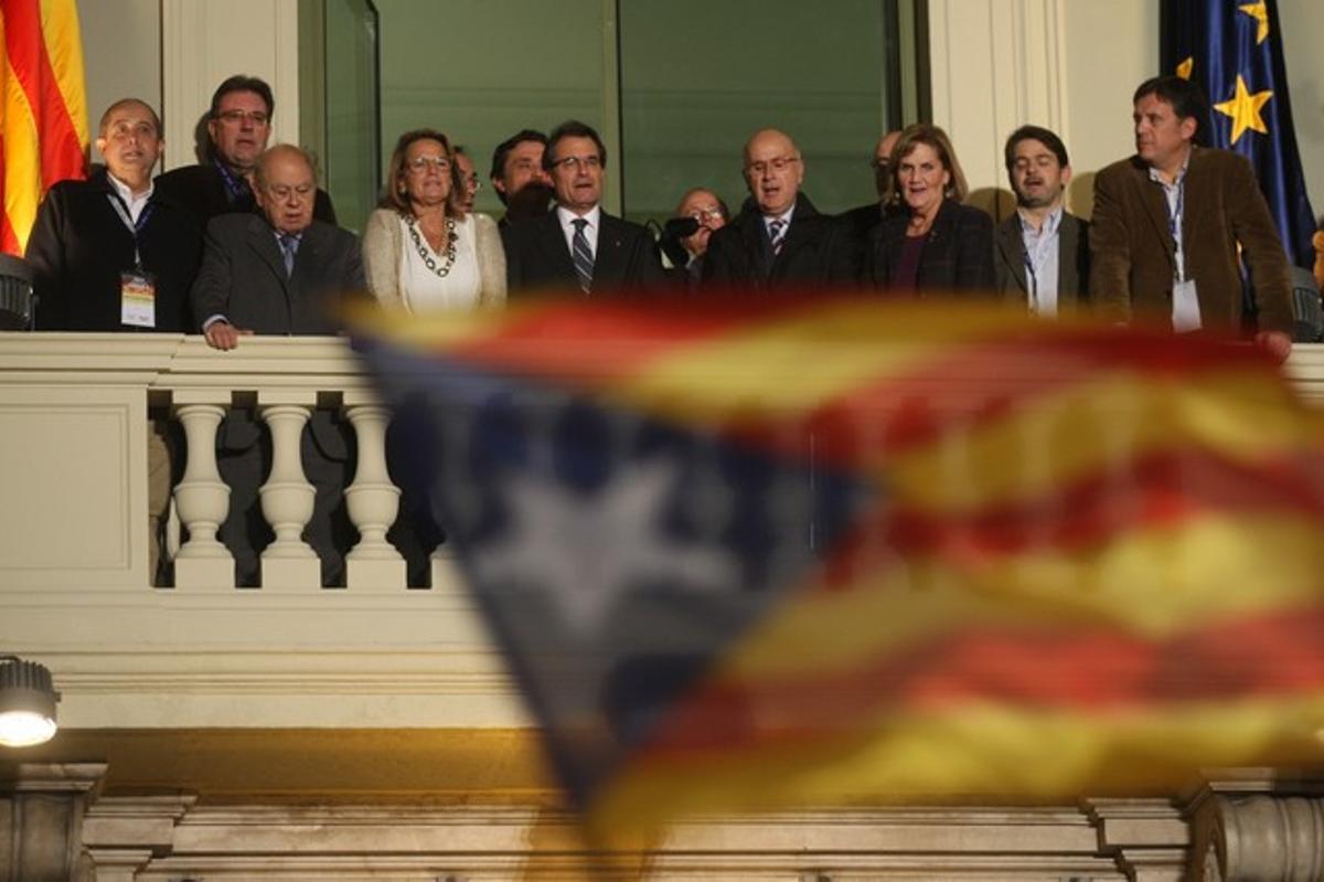 Artur Mas en el balcón Majestic, la noche electoral del 25 de noviembre.
