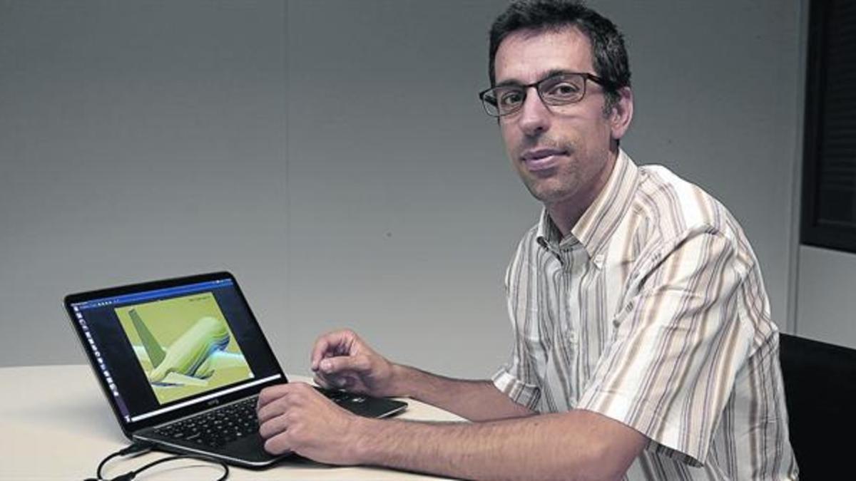 Simulación. Jordi Pons-Prats, responsable de aeronáutica del CIMNE, estudia las corrientes de aire en una simulación en 3D del Airbus 380.