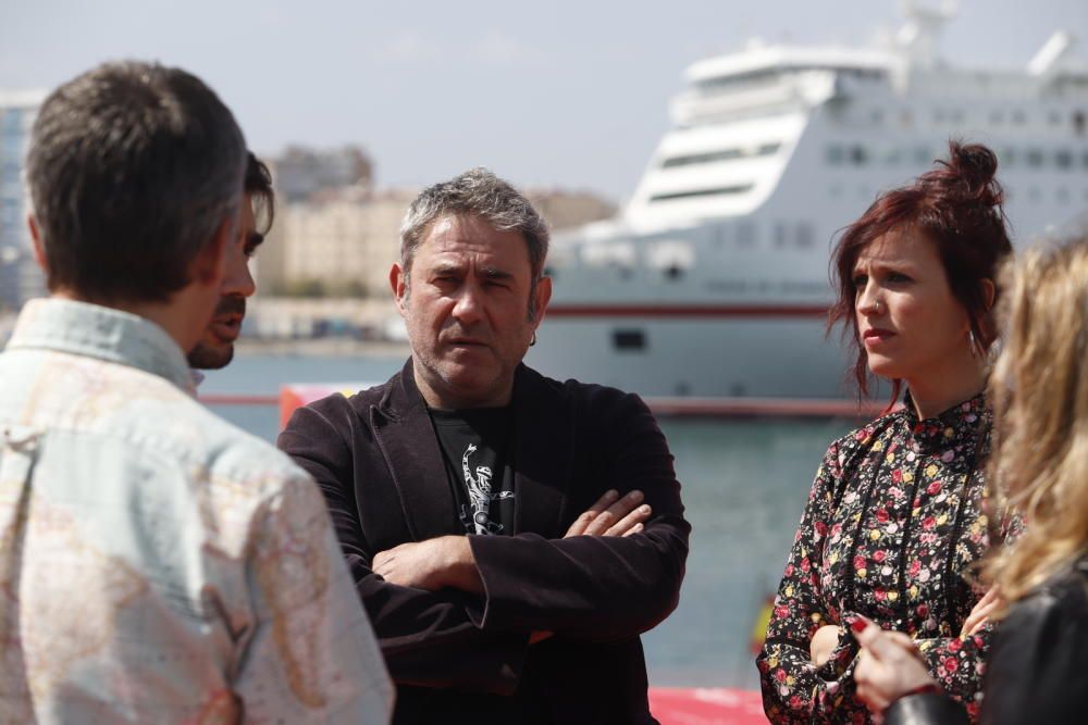 Elena Andrade, Neus Ballús y Sergi López posan en el photocall del Muelle Uno.