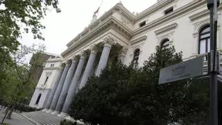 El Ibex 35 baja un 0,1% en la apertura pero mantiene los 19.000 puntos