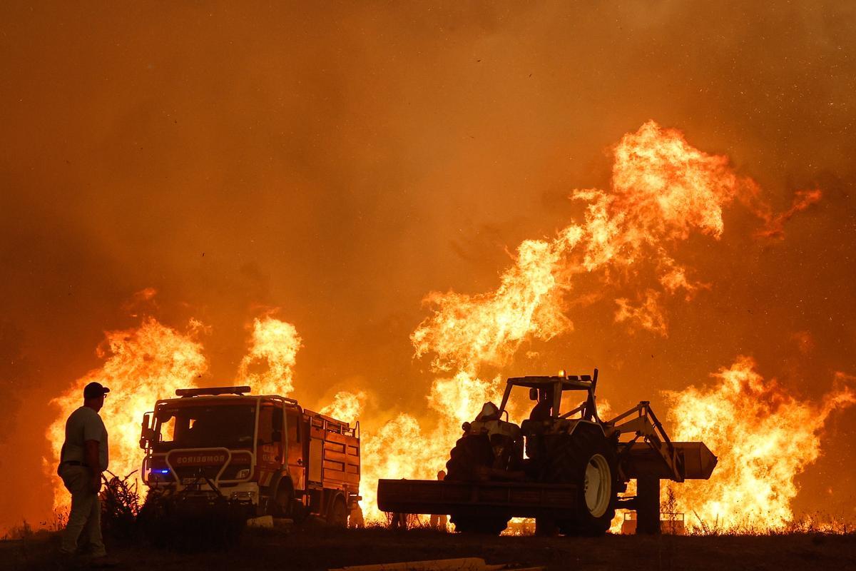 Evacuades unes 1.400 persones per un incendi forestal al sud-oest de Portugal