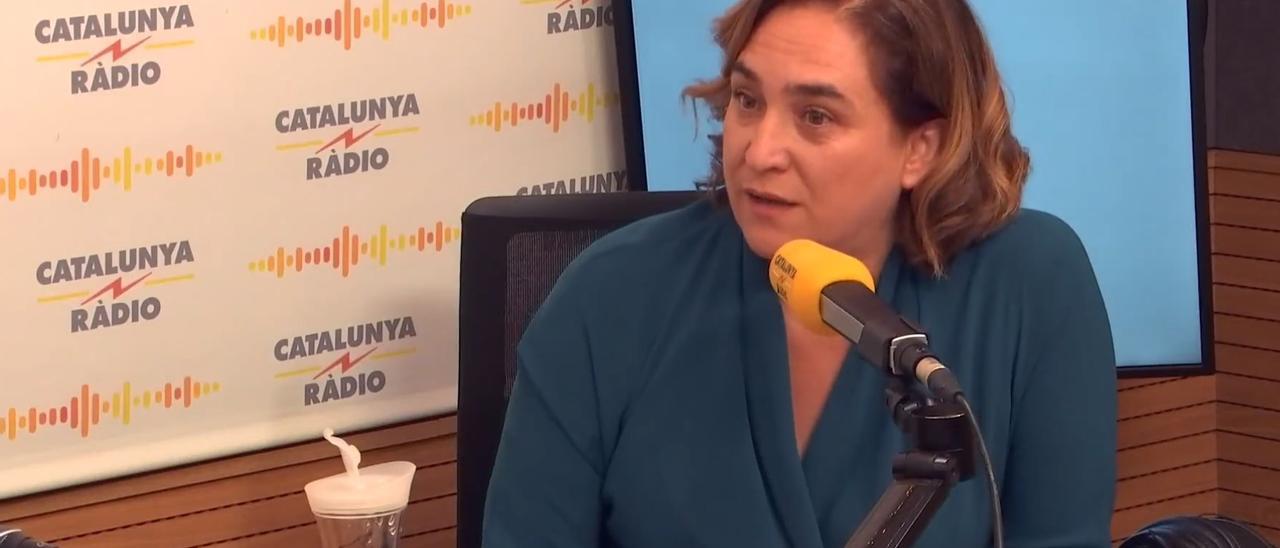 Ada Colau en una entrevista en Catalunya Ràdio
