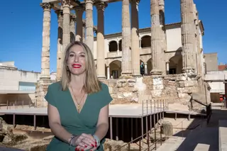 «Yo voy a gobernar en solitario, y Vox tendría que apoyarlo»