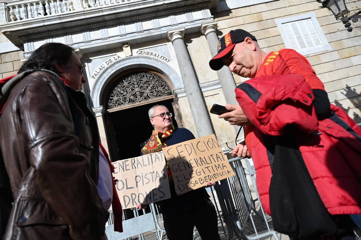 Concentració a la plaça Sant Jaume convocada pel PP contra la amnistia