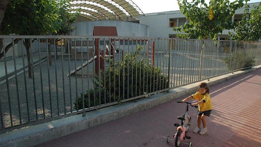 Una fotografia d&#039;arxiu del pati de l&#039;escola CEIP Pompeu Fabra de Lloret, on anirà situat el futur pavelló.