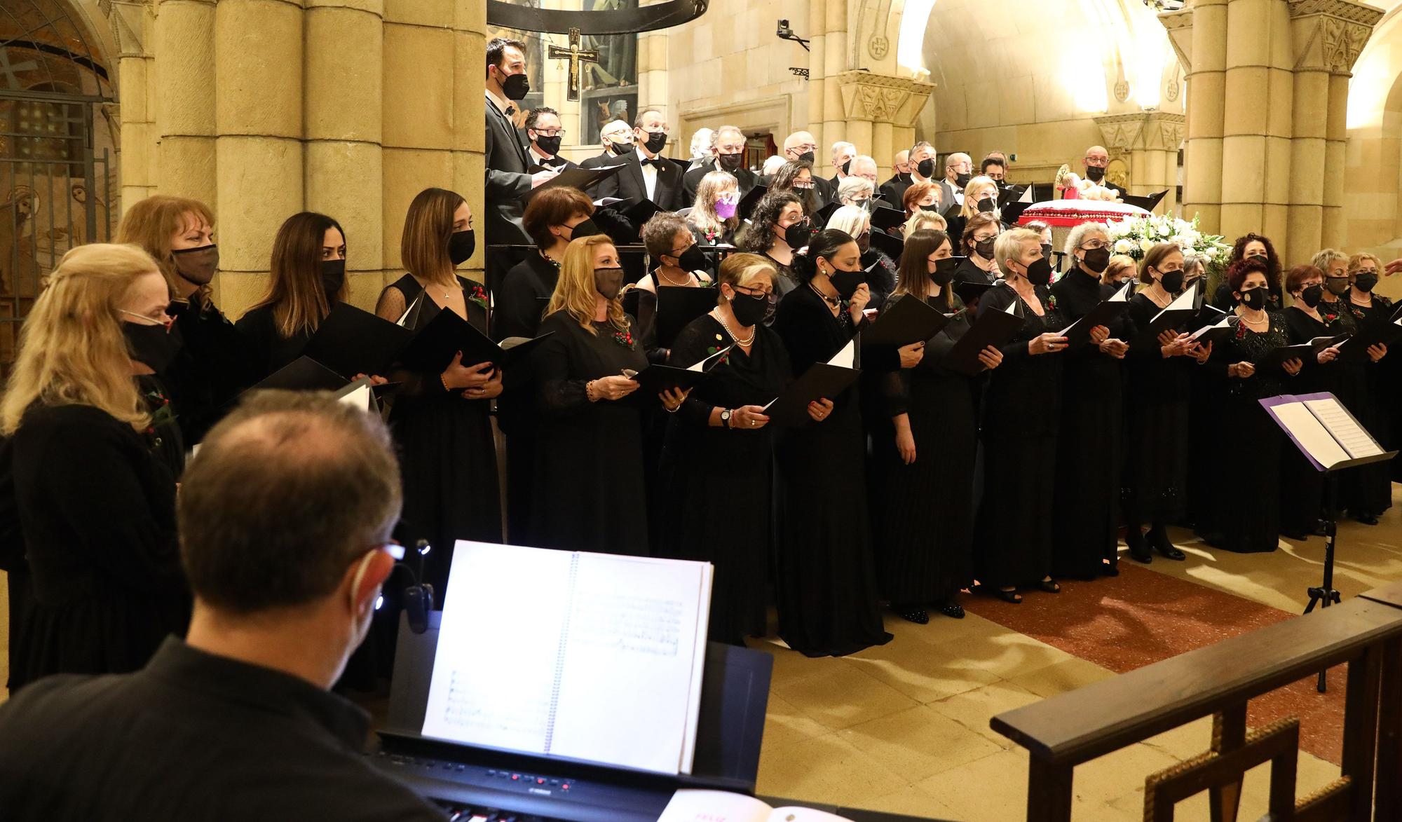 El concierto de Navidad de la Coral Polifónica, en imágenes