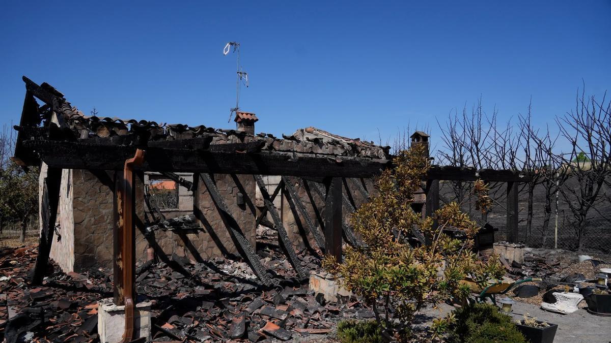 Un merendero de Fermoselle queda calcinado por el avance del incendio