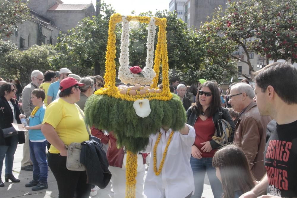 Cantos, humor y flores en los "maios" de Pontevedra