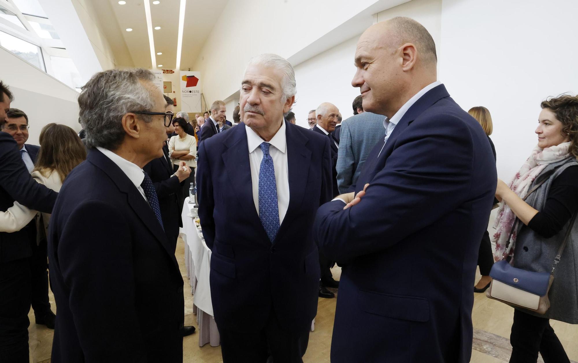 El poder político y empresarial se cita en Santiago