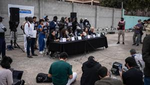 Rueda de prensa de las personas que malviven en el antiguo instituto B9 de Badalona, en el mes de octubre