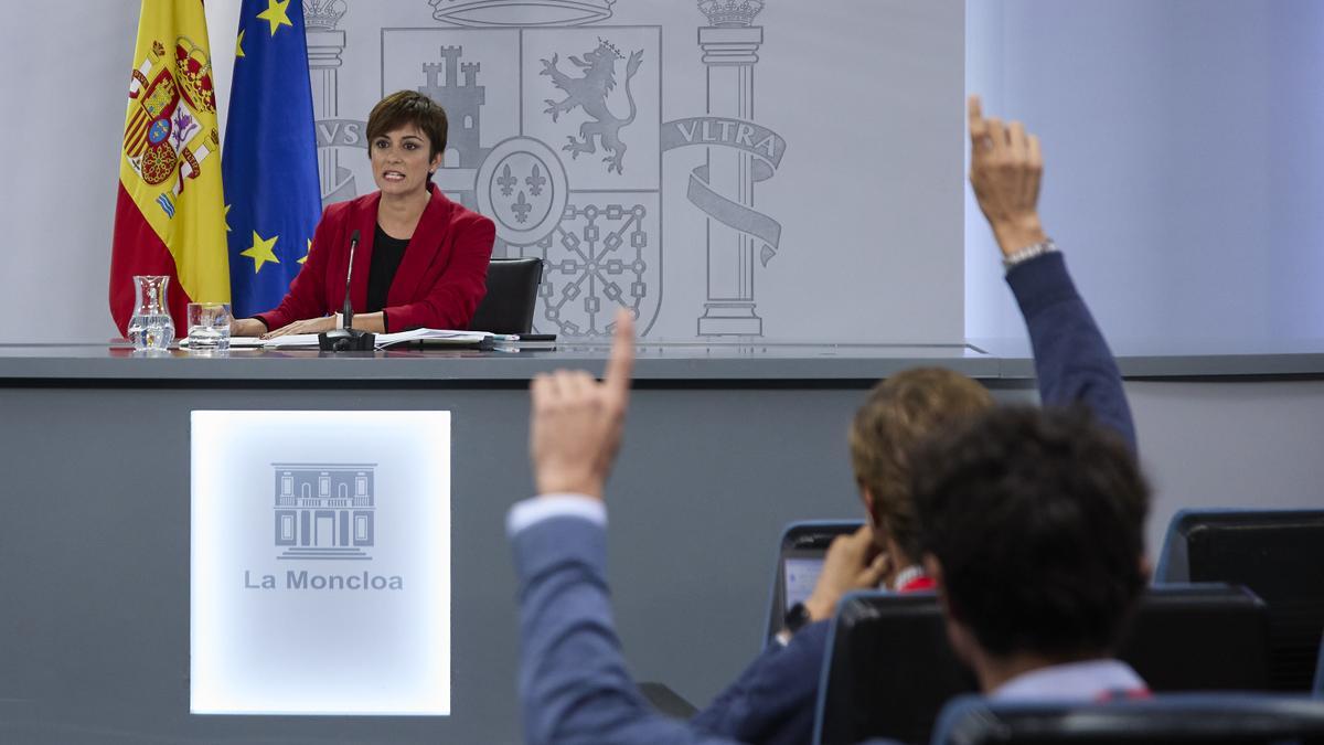 La portavoz del Gobierno, Isabel Rodríguez, en la rueda de prensa tras el Consejo de Ministros.