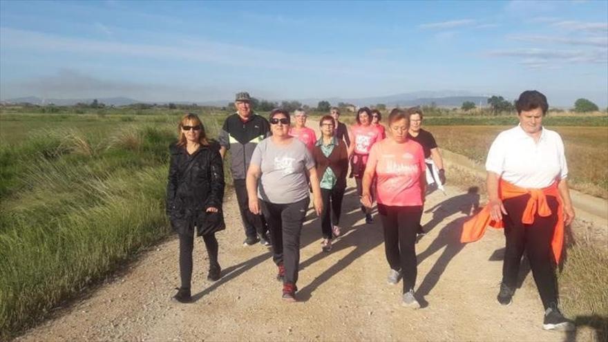 Más de 120 personas pasean por los pueblos de la comarca