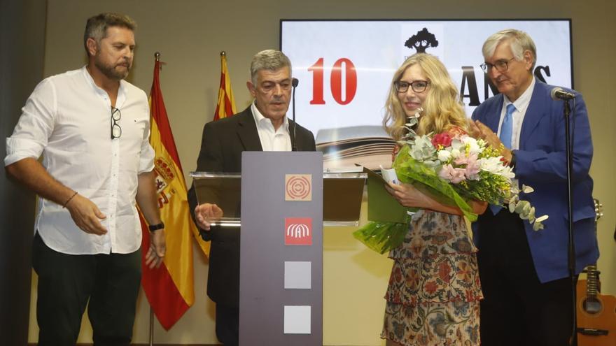 Cris Bernadó gana el premio de Novela Histórica Doce Robles