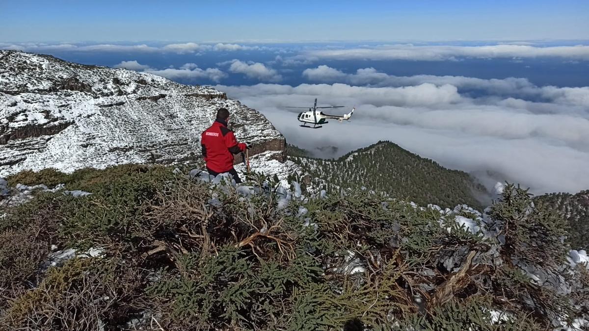 El helicóptero que trabaja en las labores de búsqueda.