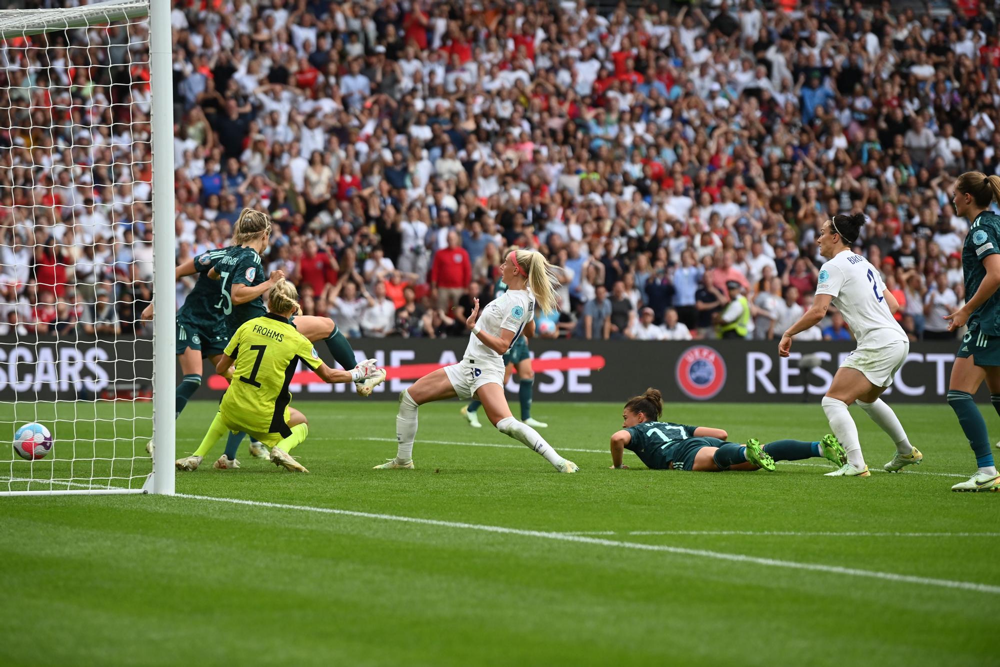 Así ha sido el gol de Kelly para que Inglaterra gane la Eurocopa Femenina