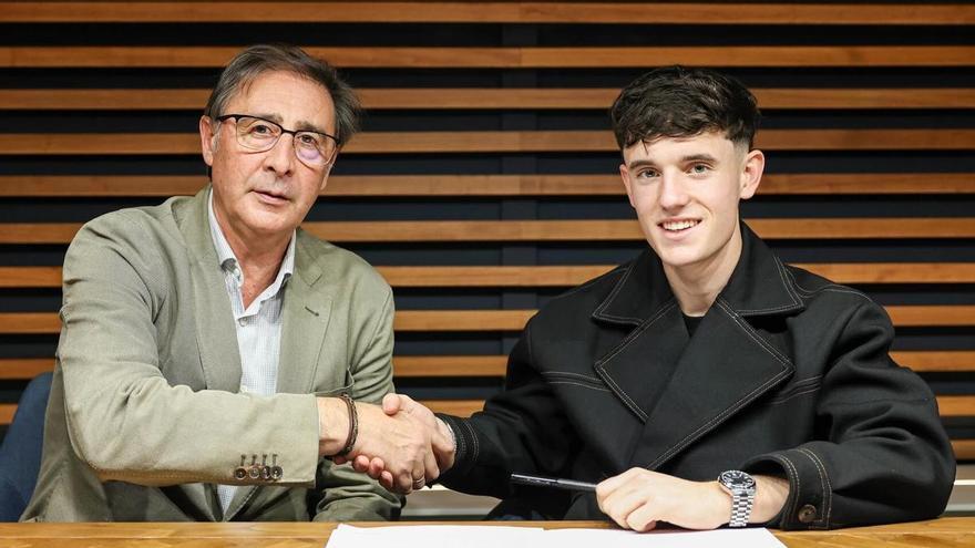 El Málaga CF renueva a Aaron Ochoa hasta 2029