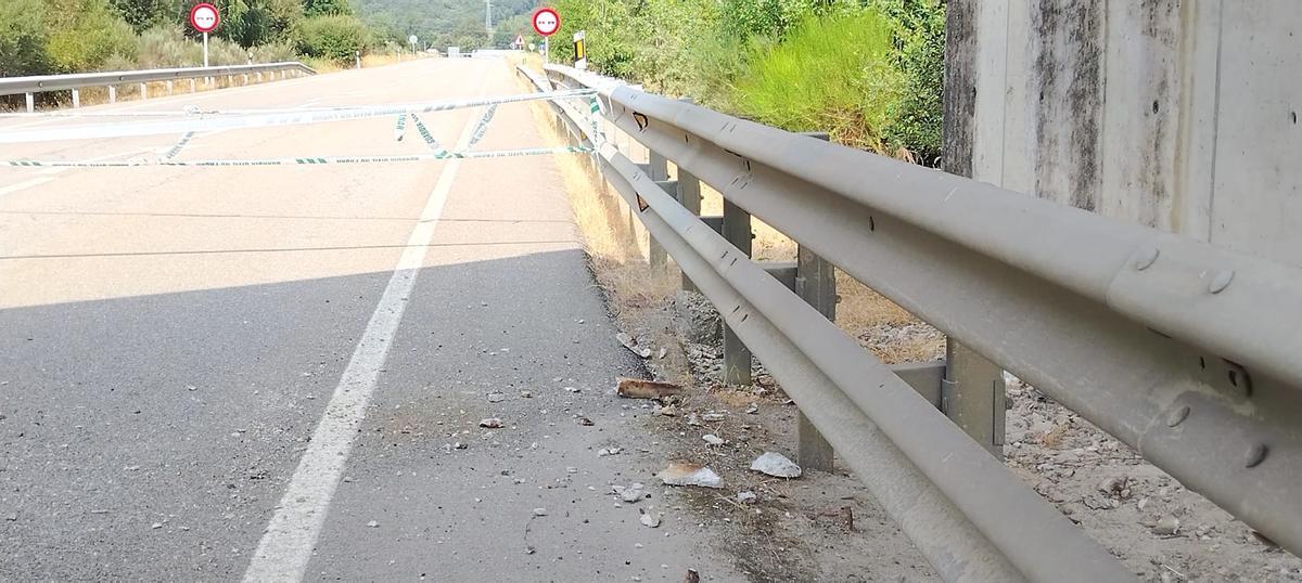 Alerta por el desprendimiento de varios cascotes del puente de la A-52 en Castro de Sanabria.
