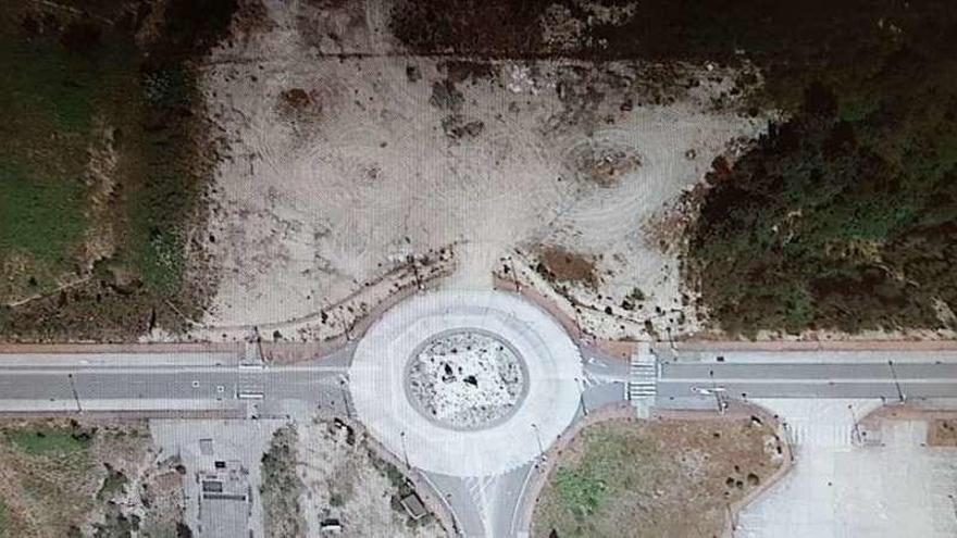 Vista aérea de la parcela de Aemos, en el polígono de A Veigadaña, en la que se construirá la guardería. // D. P.
