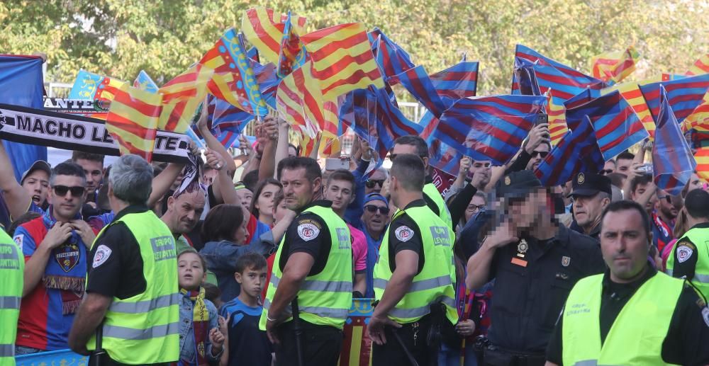 Así vive el Derbi la afición del Levante UD