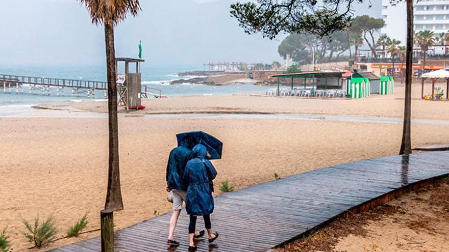 Las lluvias y tormentas mantendrán este miércoles en riesgo a Baleares