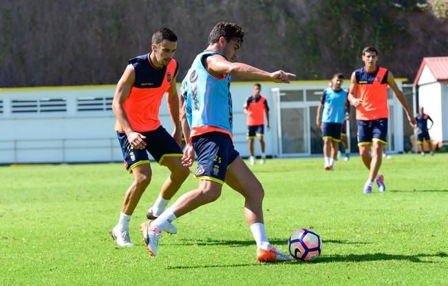 Entrenamiento UD Las Palmas en Barranco Seco ...