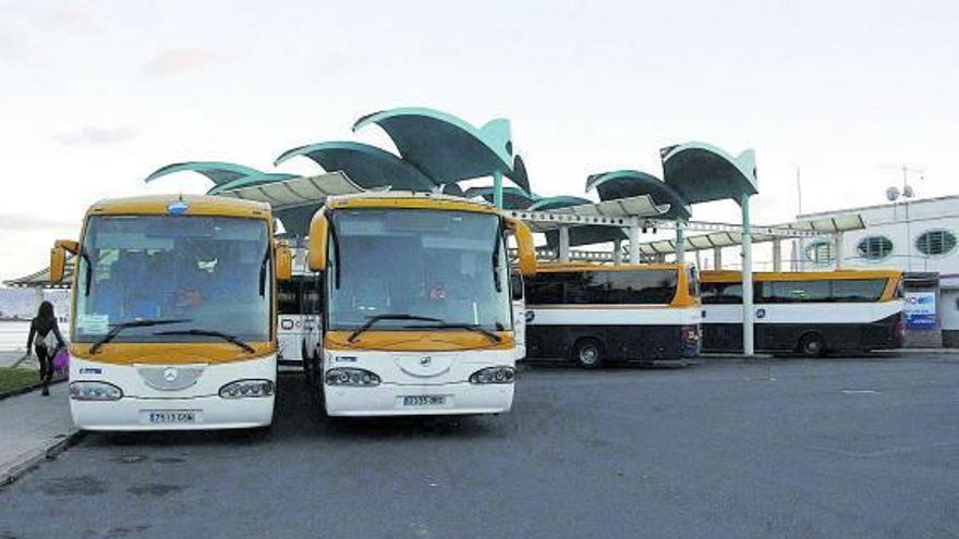 Empresas de autobuses dan la batalla contra el “monopolio” de Monbus avalado por la Xunta