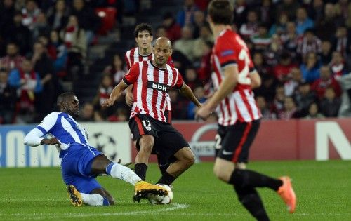 Athletic Bilbao's Rico fights for the ball with Porto's Martinez during their Champions League Group H soccer match at San Mames stadium in Bilbao