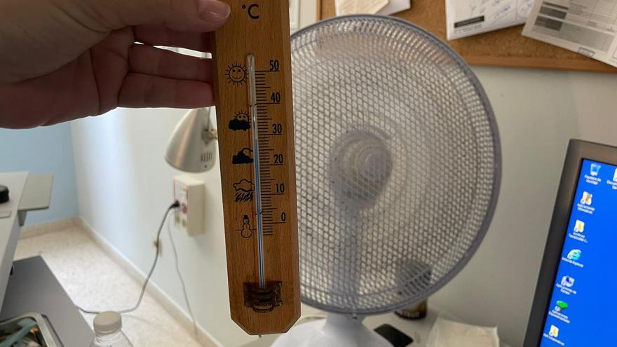 La rotura del aire acondicionado provoca temperaturas de hasta 29 grados en las consultas del Centro de Especialidades de Benidorm