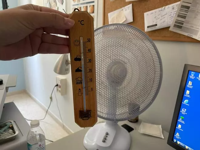 La rotura del aire acondicionado provoca temperaturas de hasta 29 grados en las consultas del Centro de Especialidades de Benidorm