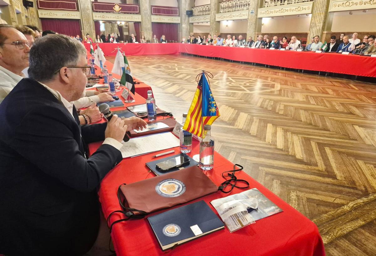 El alcalde en la asamblea de la Aefrh en Lugo