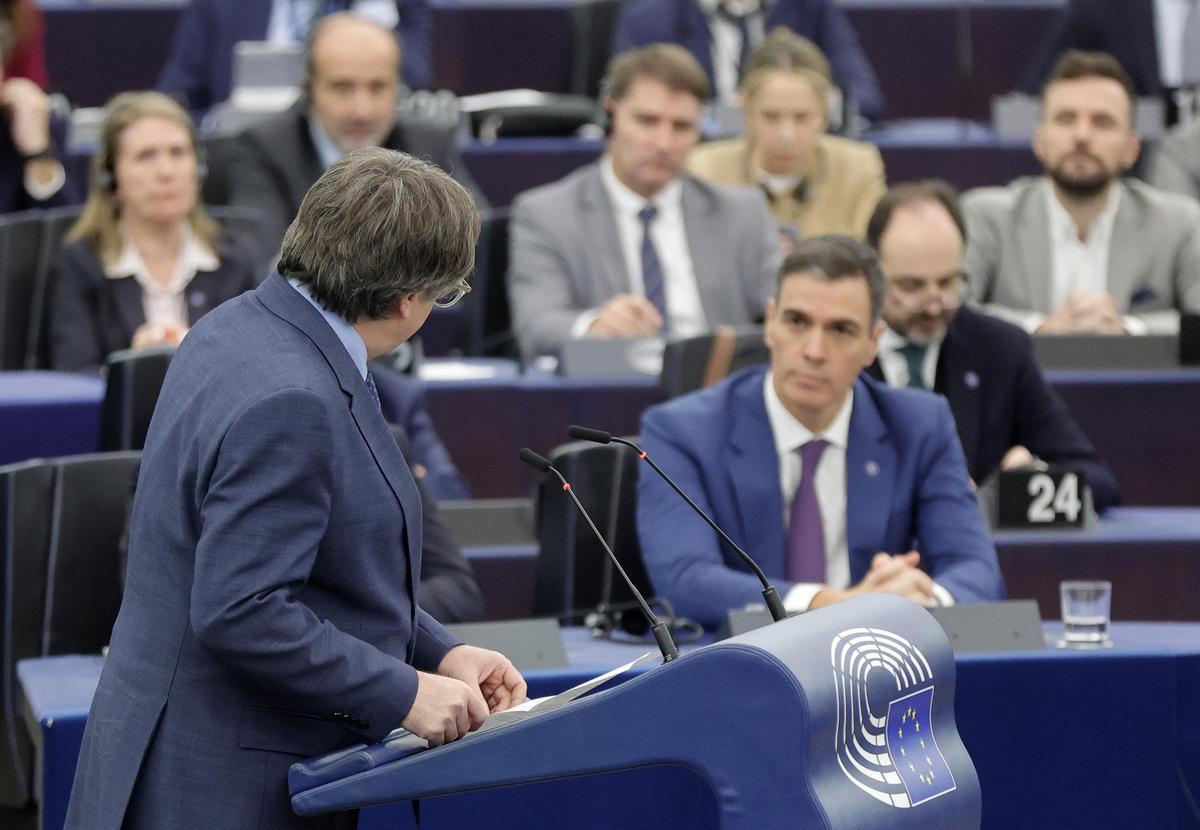 Carles Puigdemont y Pedro Sánchez, en el Parlamento Europeo.