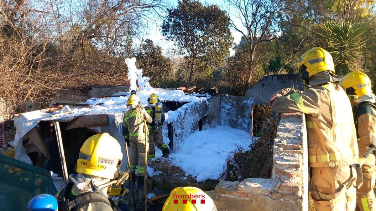 Los Mossos investigan la muerte de un hombre en el incendio de una