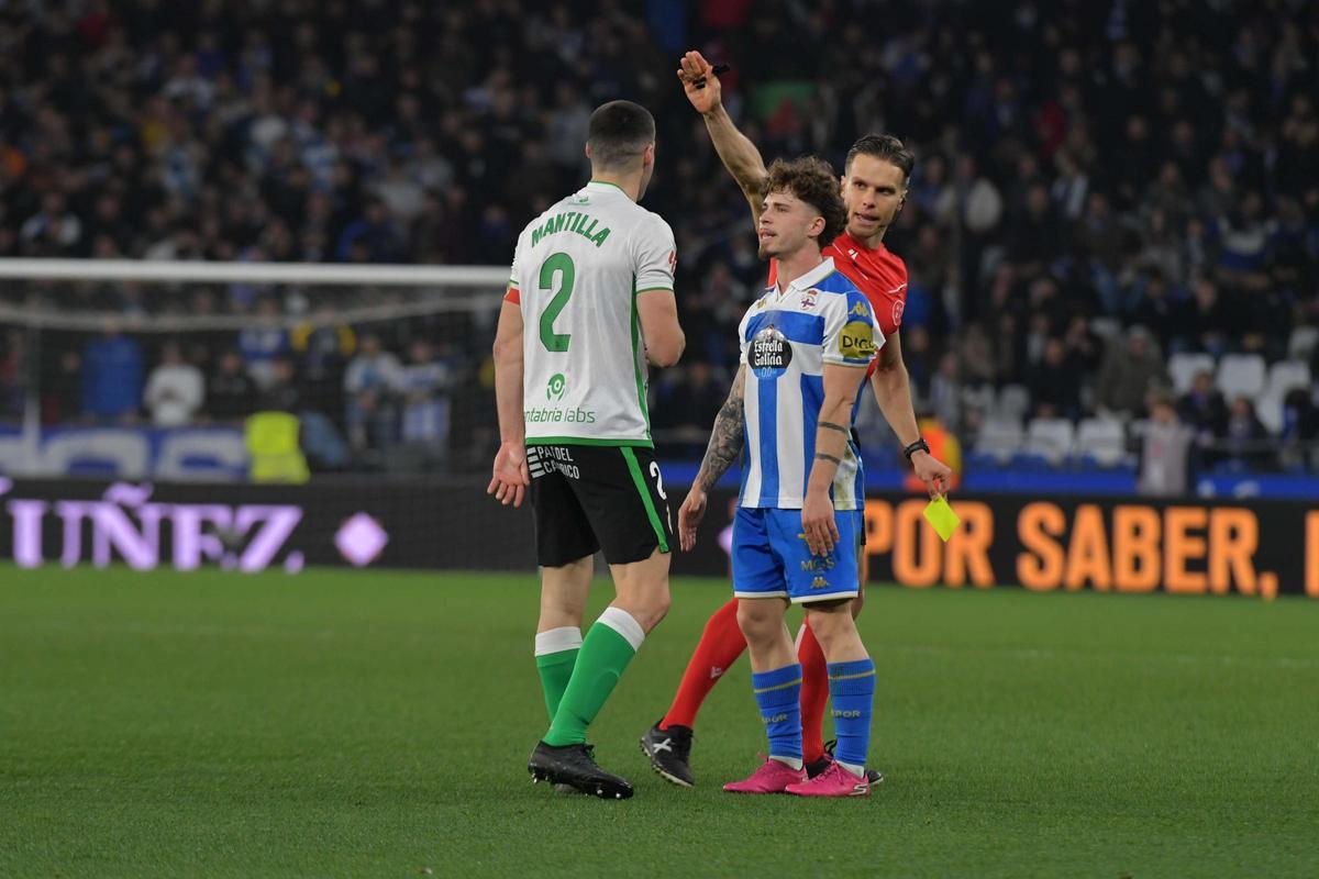 Un Dépor sin fortuna ni puntería cae en Riazor contra el Racing de Santander