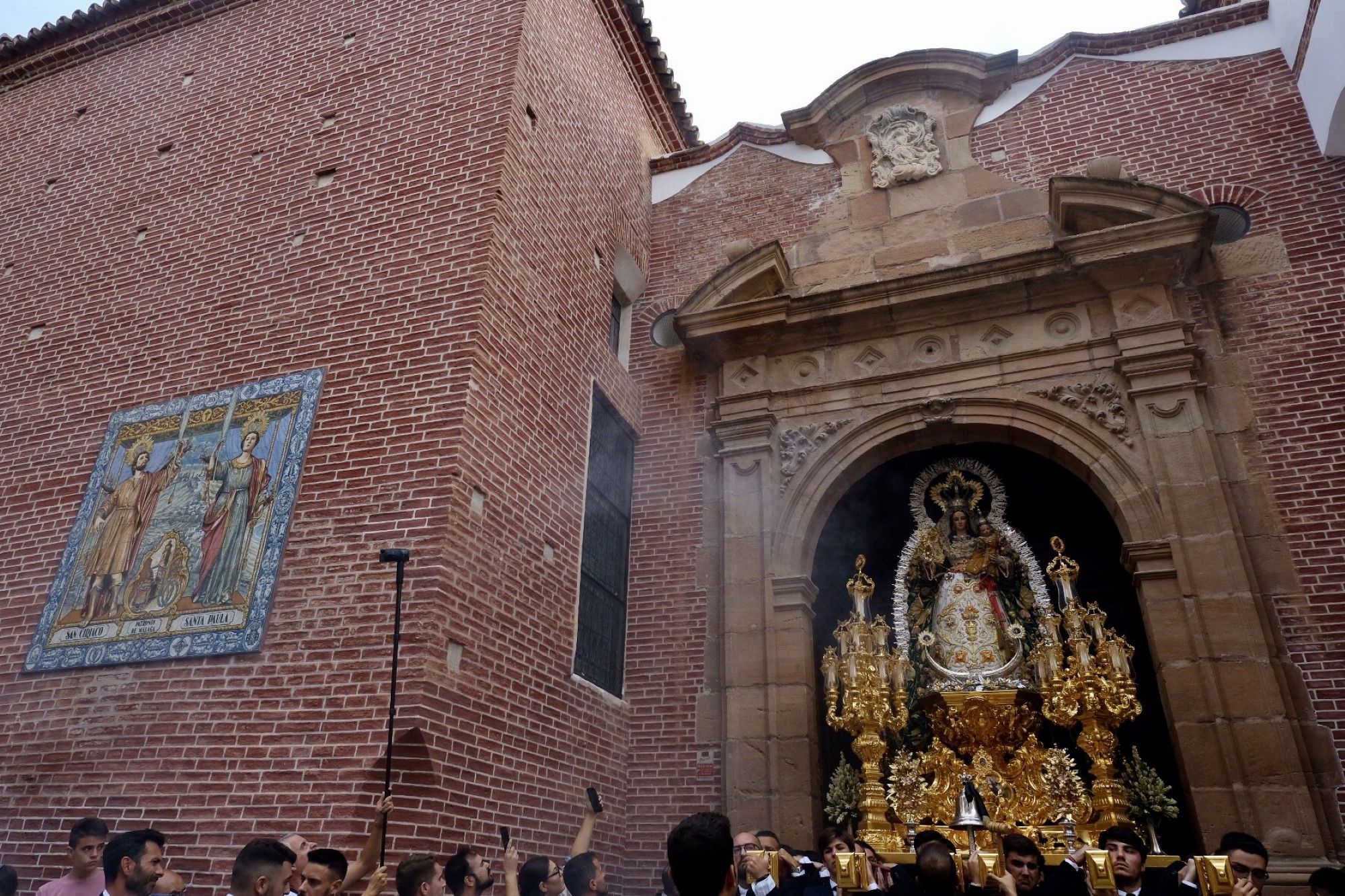 La procesión de la Virgen de los Remedios, en imágenes